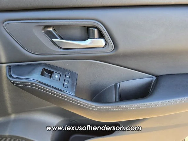 2025 Nissan Rogue SV - Photo 18