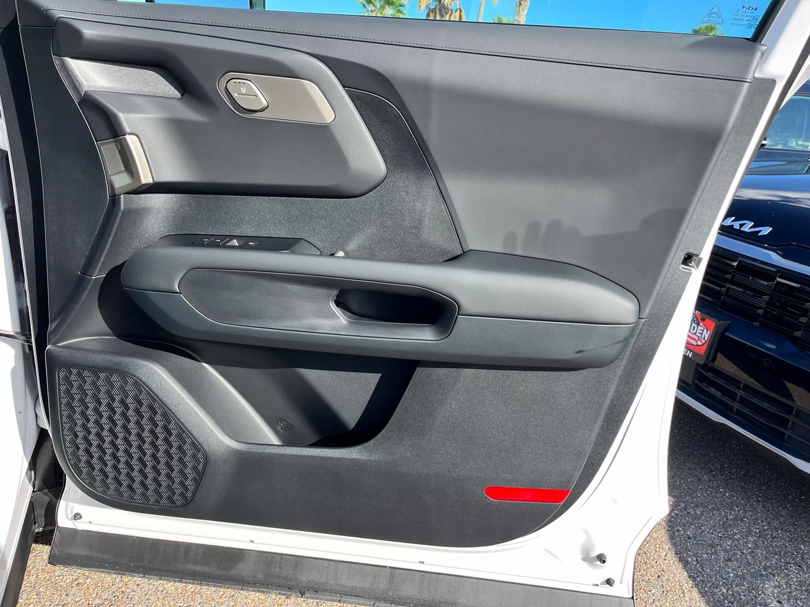New 2027 White Kia S image 22