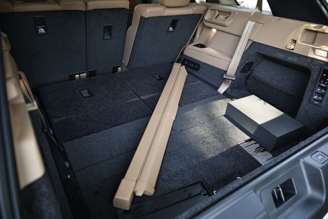 New 2026 Fuji White Land Rover SE 7 Seats image 42