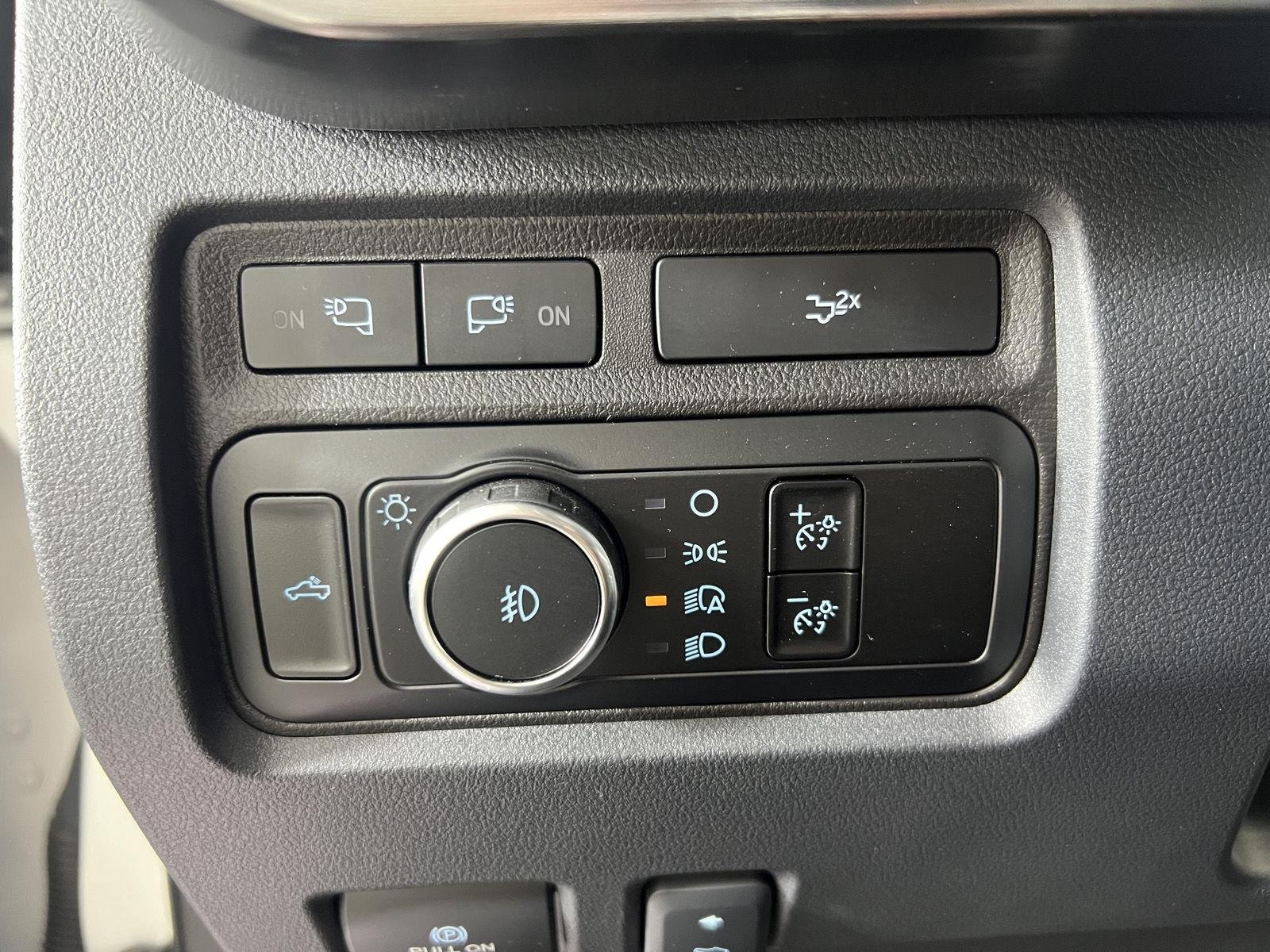 Used 2024 Star White Metallic Tri-Coat Ford LARIAT image 17
