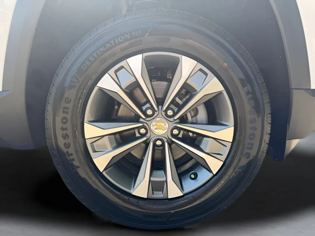 New 2027 White Chevrolet LT image 33