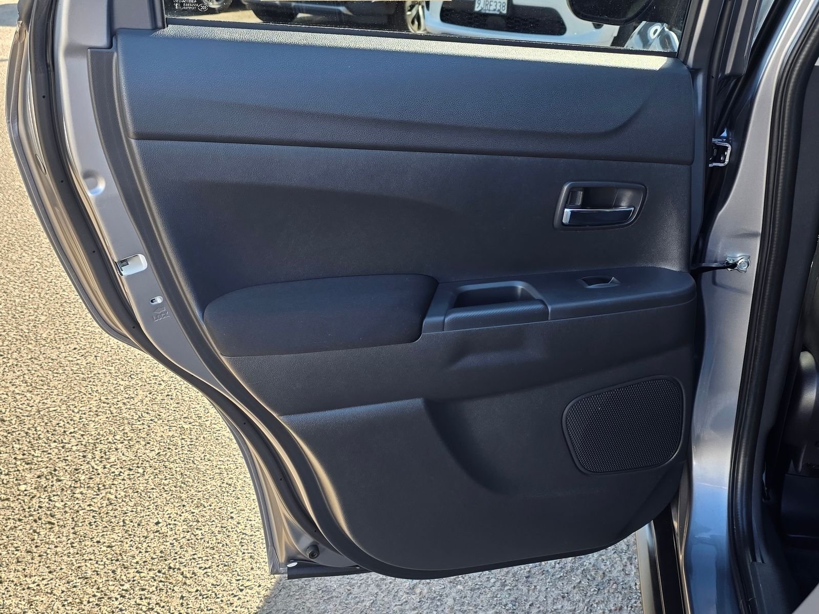 Used 2023  Mitsubishi 2.0 ES image 20