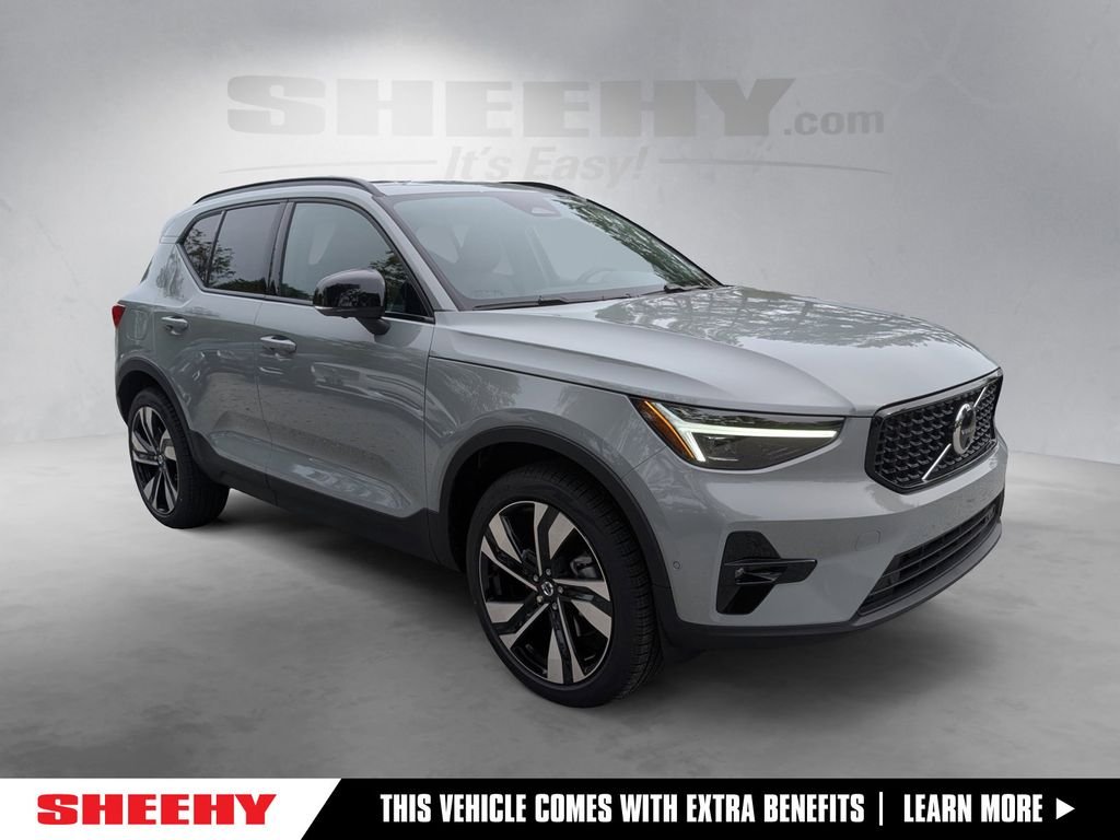 2026 Volvo XC40 B5 Ultra Dark AWD's photo