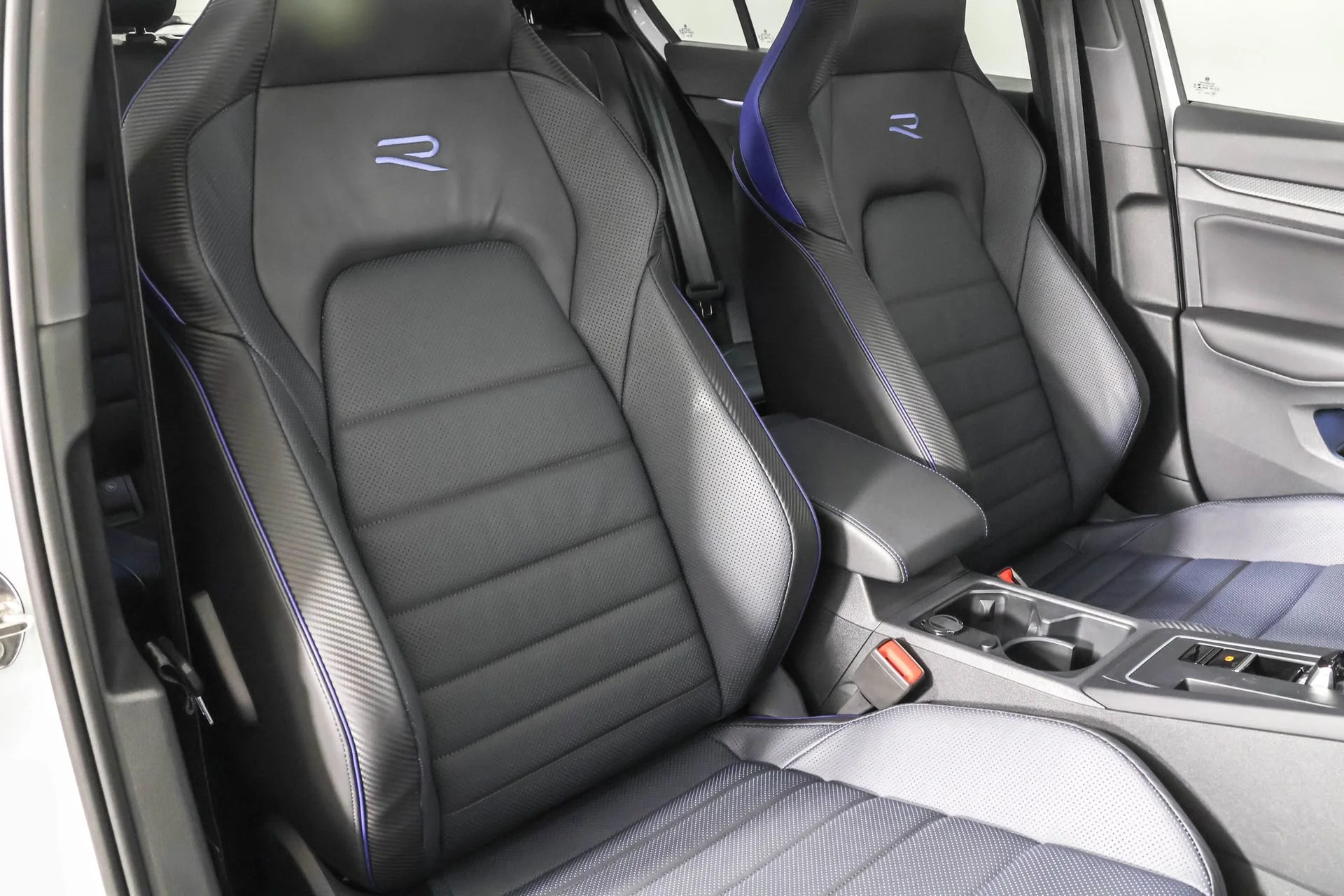 Used 2022 White Volkswagen NA image 46