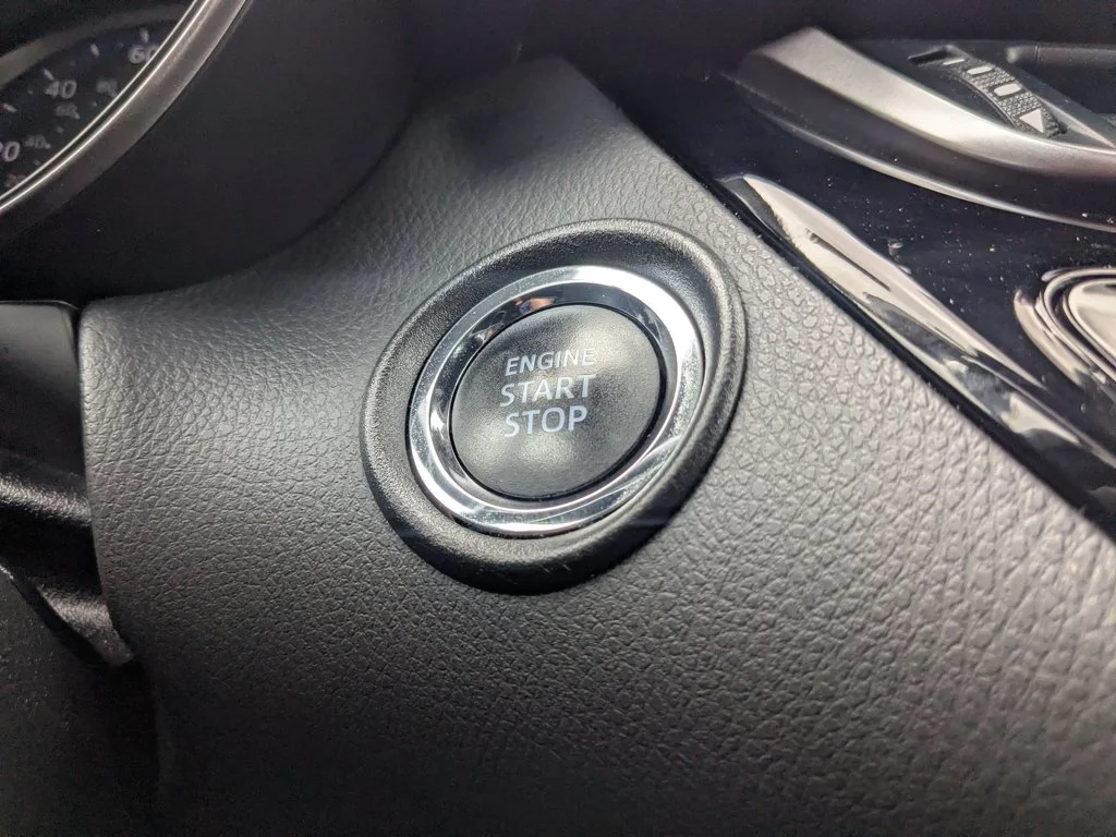 Used 2021  Toyota LE image 19