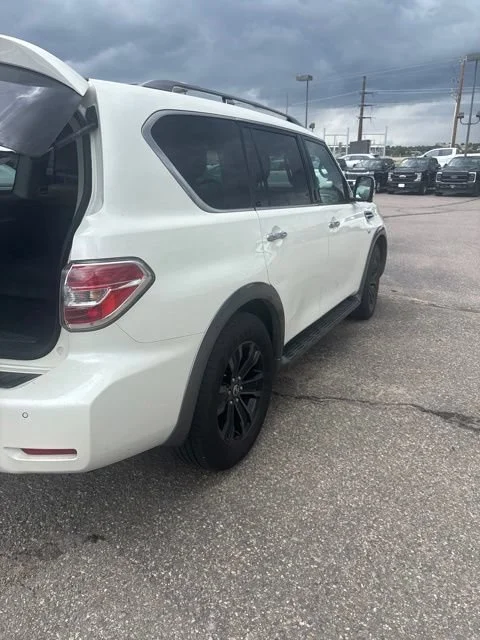 Used 2018 White Nissan Platinum image 12