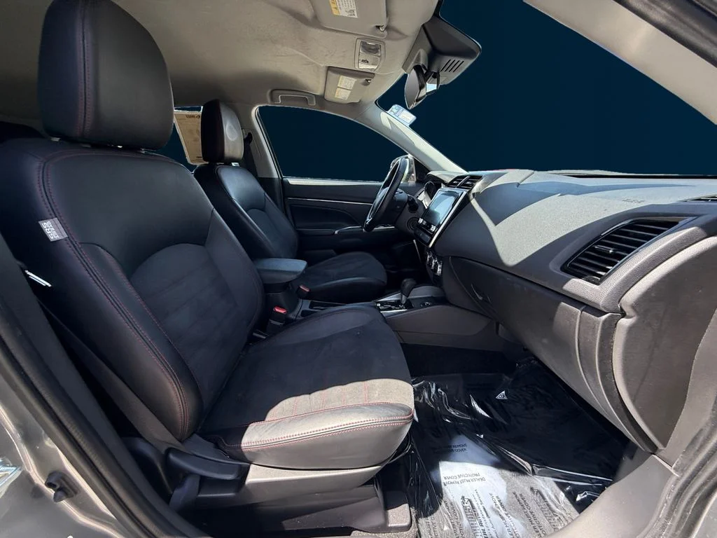 Used 2025  Mitsubishi 2.0 ES image 17