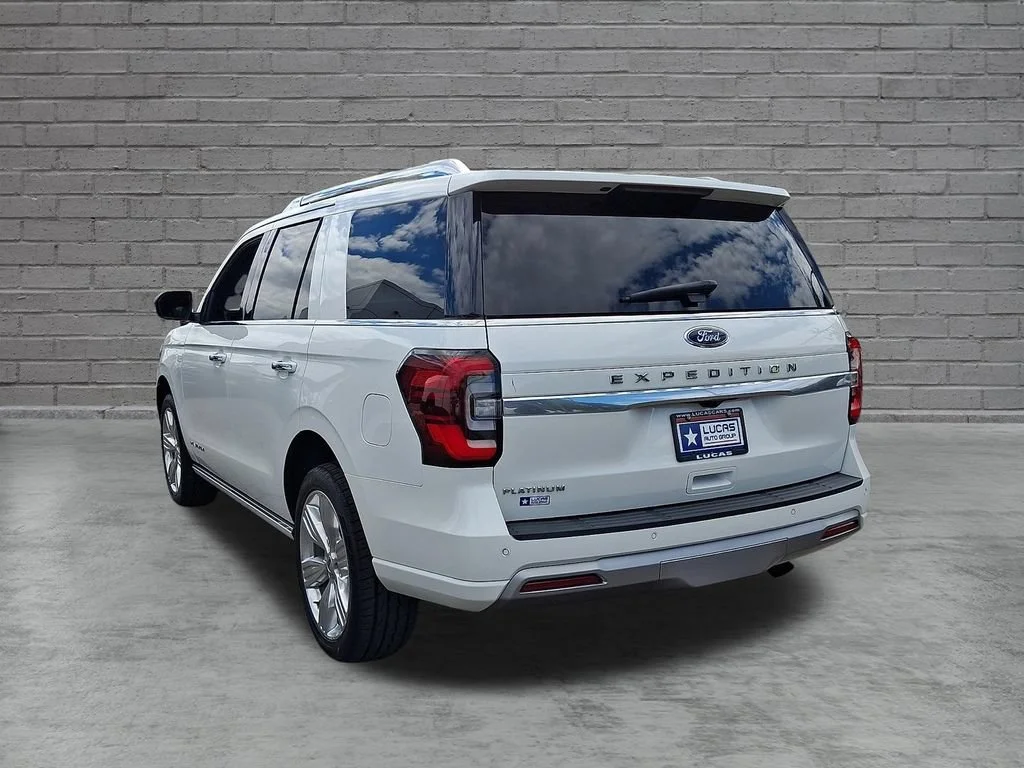 Used 2022 Star White Metallic Tri-Coat Ford Platinum image 9