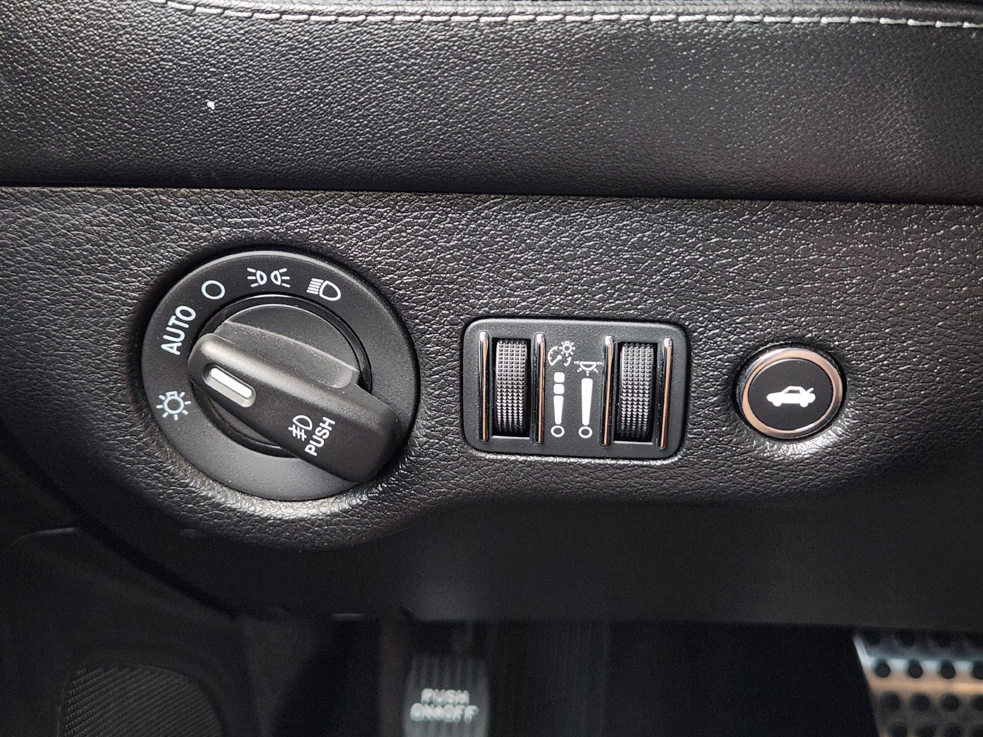 Used 2019 Go Mango! Dodge R/T Scat Pack image 23