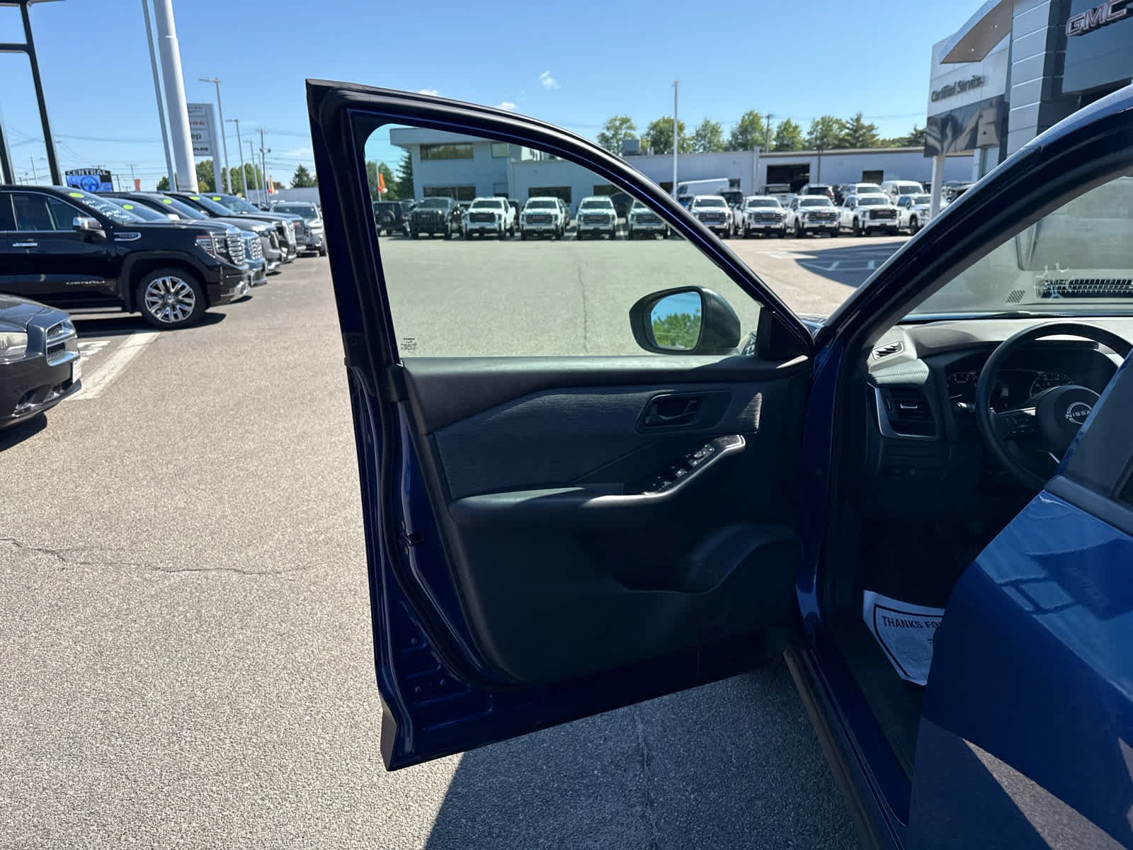 Used 2023 Blue Nissan S image 12