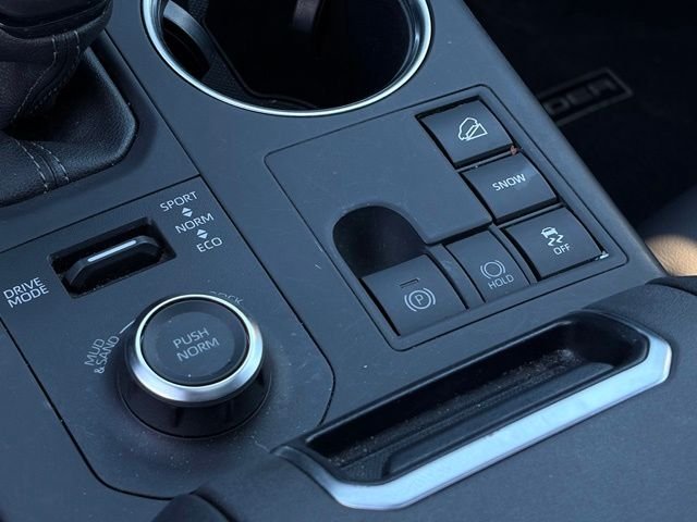Used 2025 Cement Toyota XSE image 17