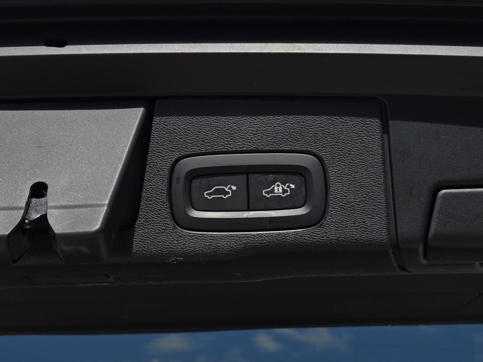 Used 2025 White Volvo Core image 14
