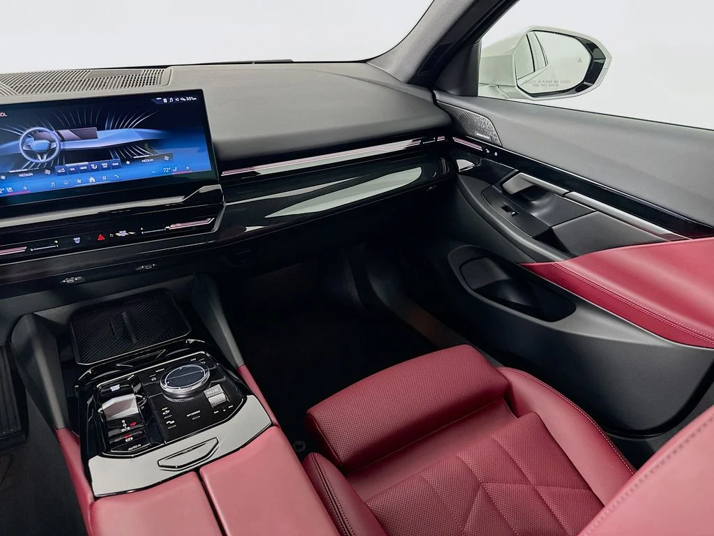 2025 BMW 5 Series 530i - Photo 24