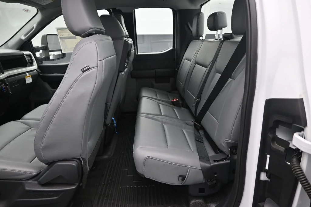 New 2026 Oxford White Ford XL image 16
