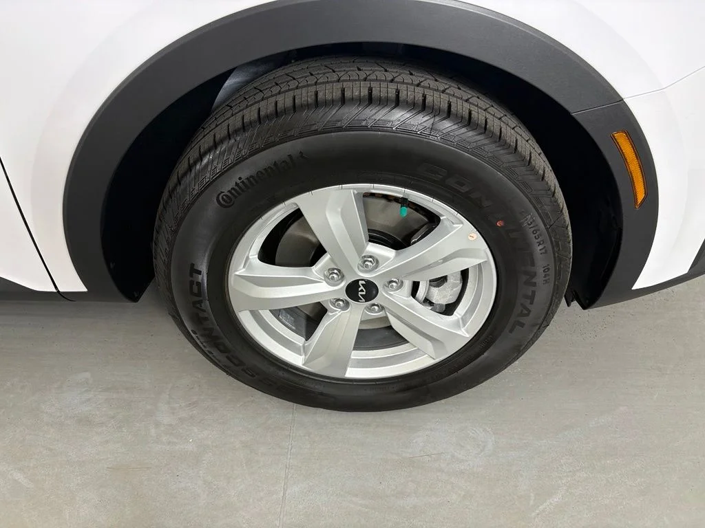 New 2026 Glacial White Pearl Kia LX image 11