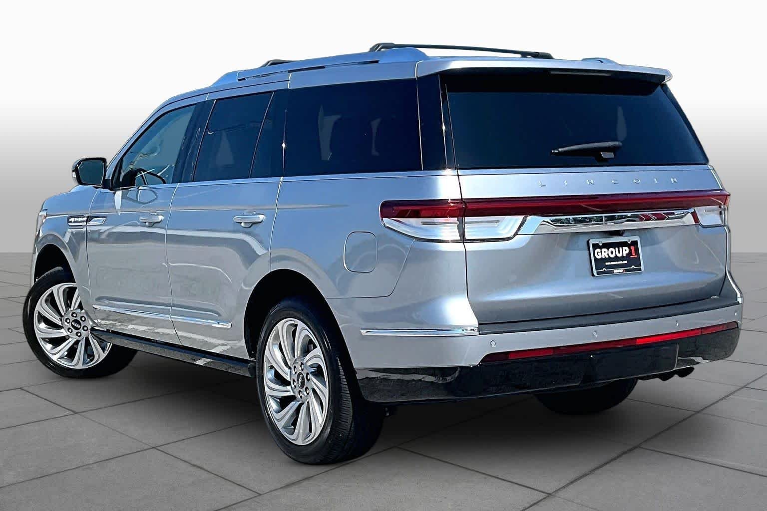 Used 2024 Silver Radiance Lincoln Reserve image 12