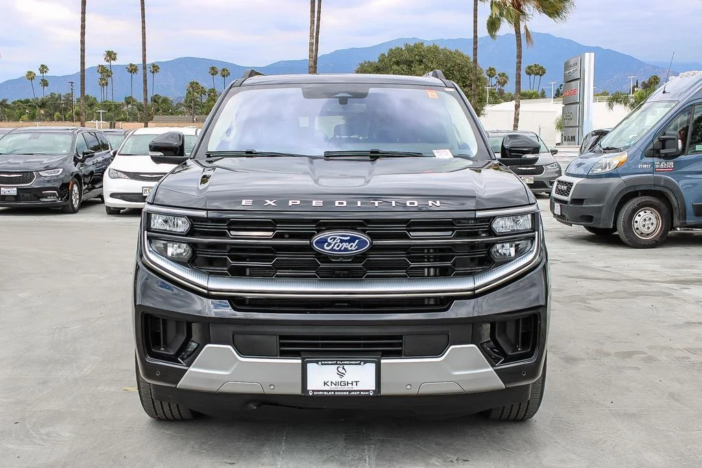 Used 2025 Black Ford Platinum image 3