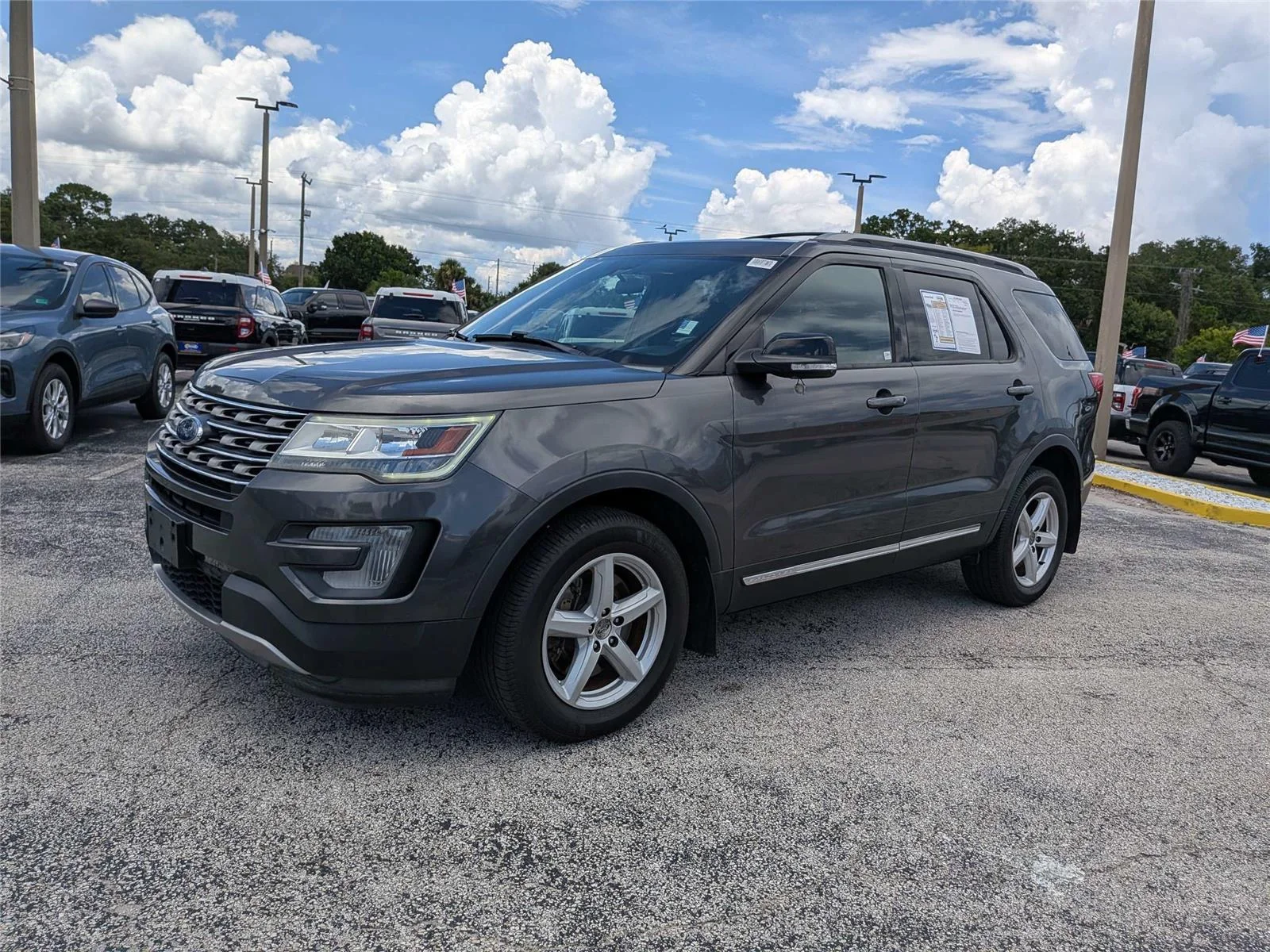 Used 2017  Ford XLT image 7