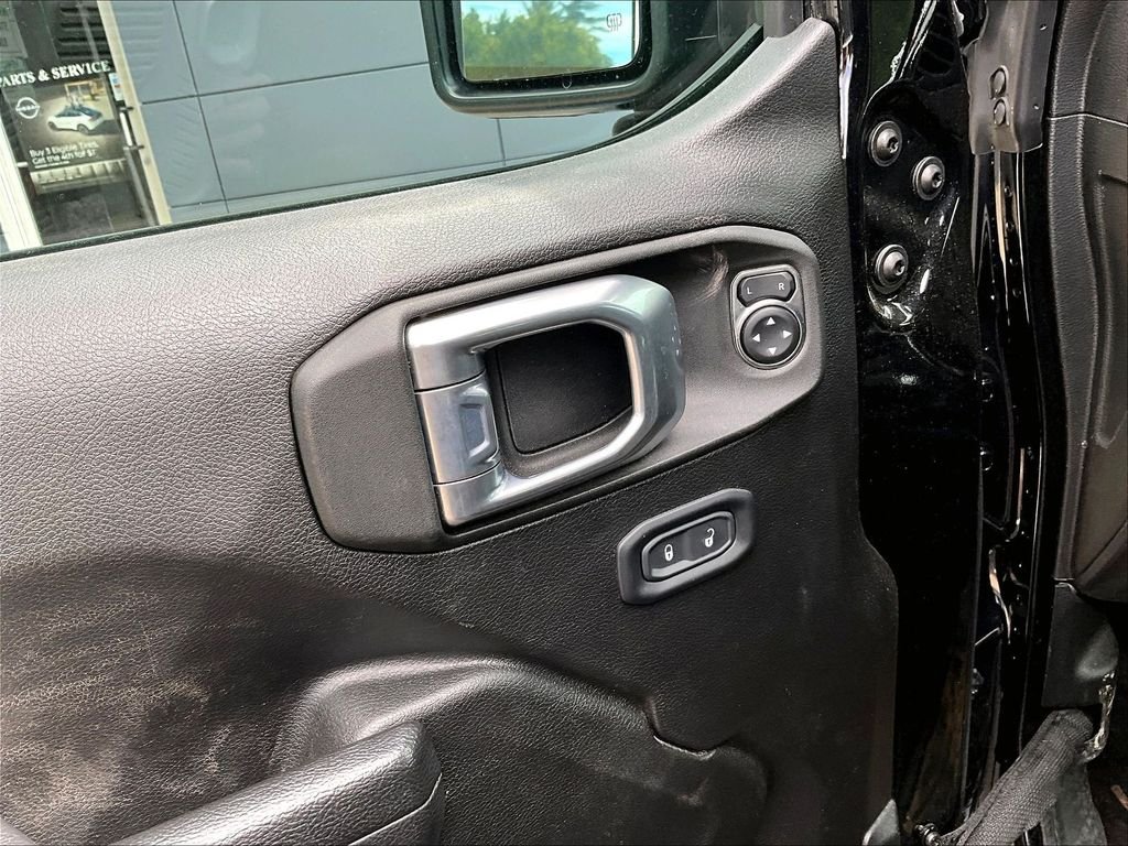 Used 2022 Black Jeep Mojave image 11