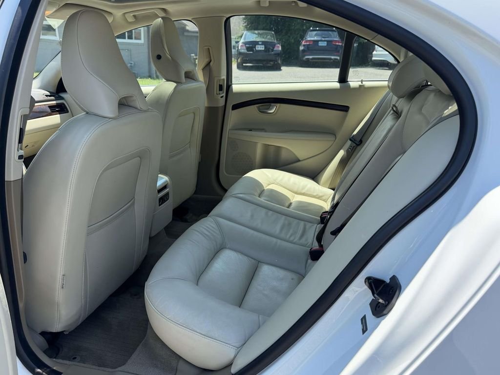 Used 2012 White Volvo 3.2 image 14
