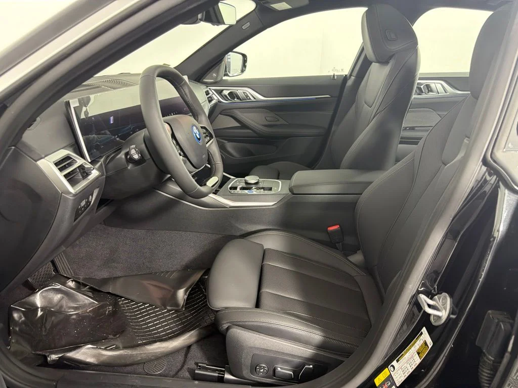 Used 2026 Black Sapphire Metallic BMW xDrive40 image 21