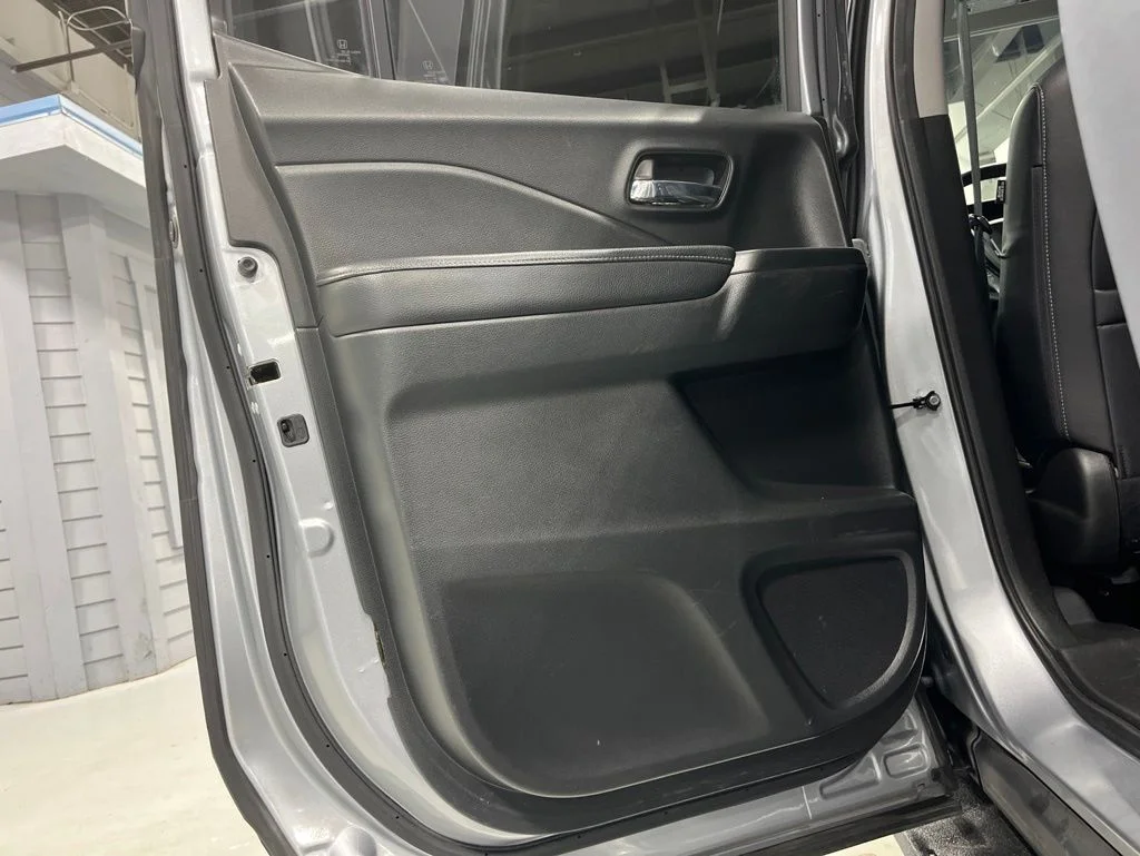 Certified Used 2017 Lunar Silver Metallic Honda RTL-E image 30