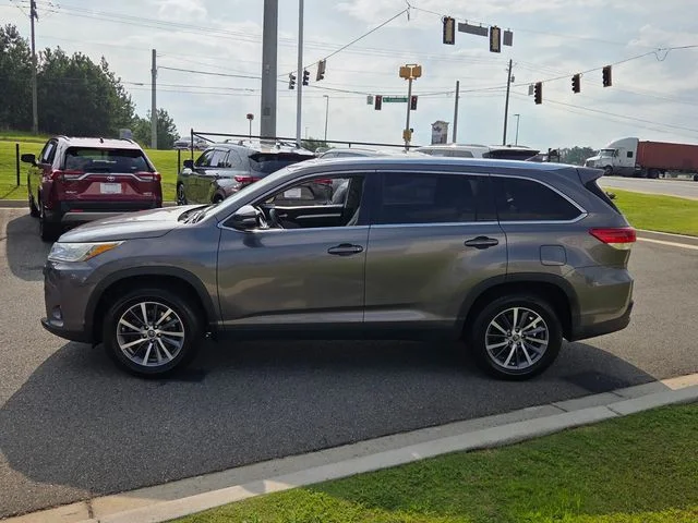 Used 2019 Gray Toyota XLE image 4
