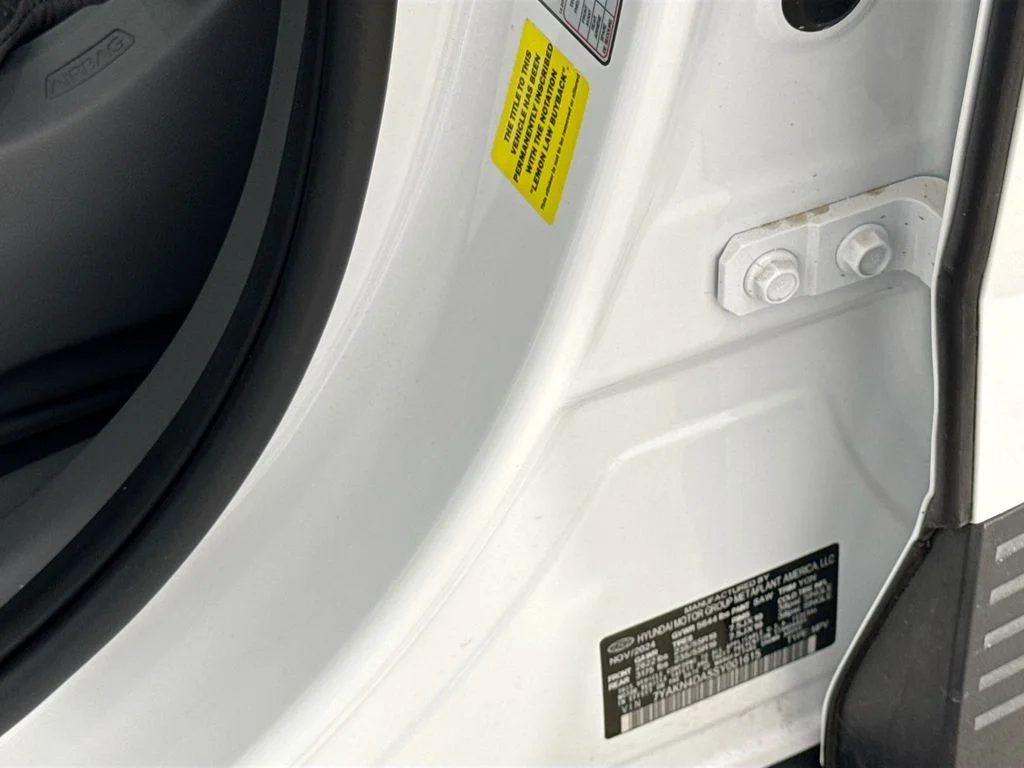 Used 2025 White Hyundai SEL image 28