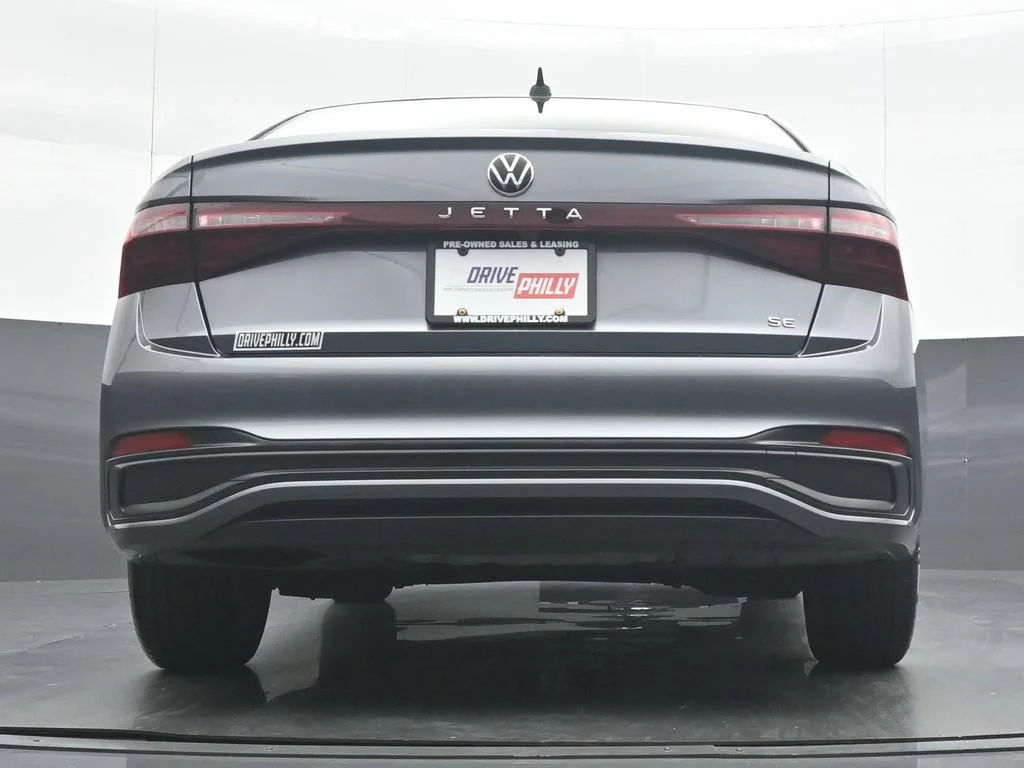 Used 2025 Gray Volkswagen 1.5T SE image 30