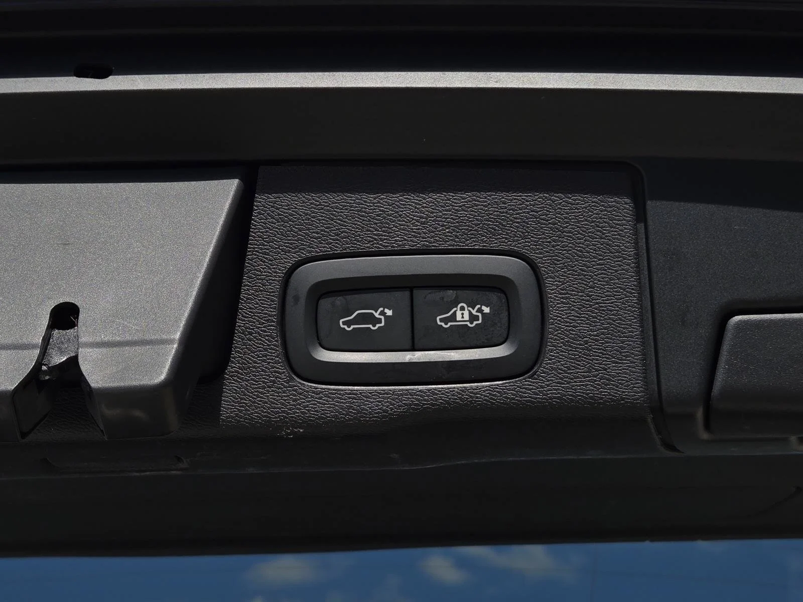 Used 2025 White Volvo Core image 14