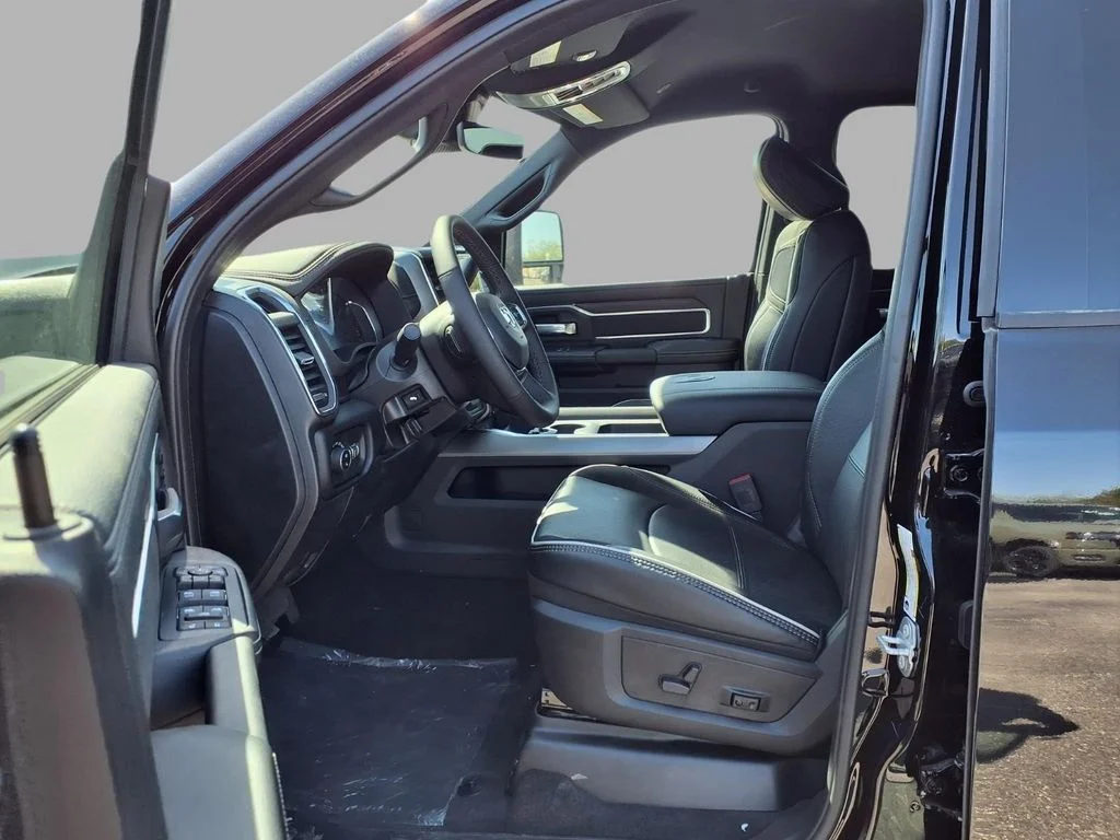 New 2026 Diamond Black Crystal Pearl-Coat Exterior Paint RAM Laramie image 20