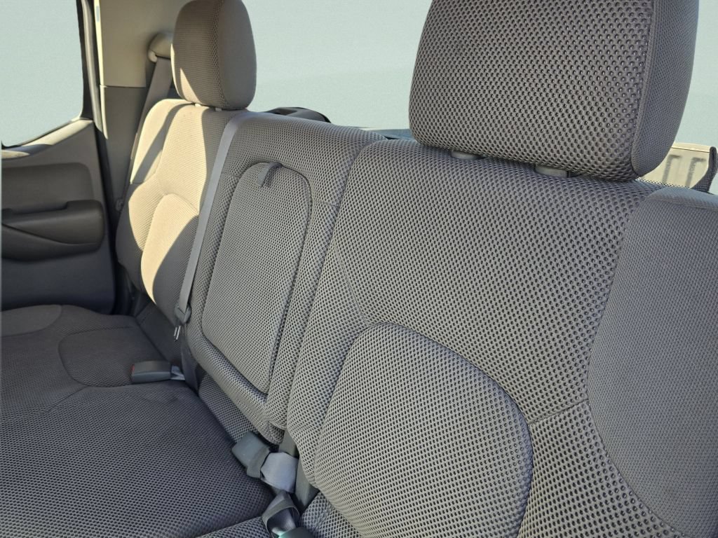 Used 2007 Super Black Nissan SE image 29