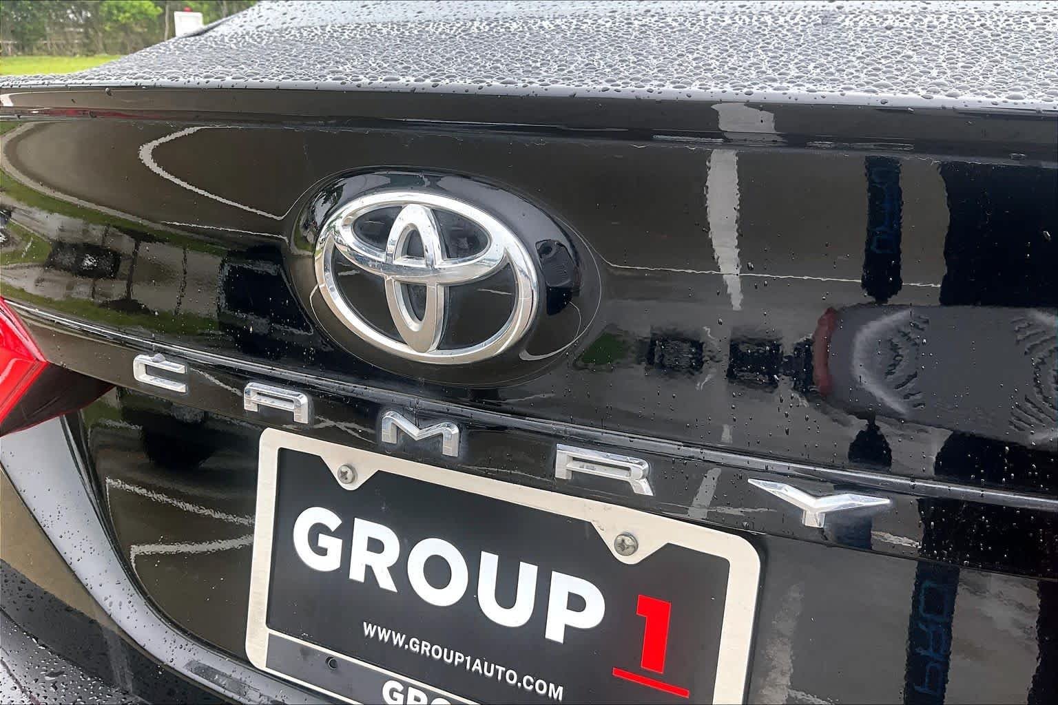 Used 2020 Midnight Black Metallic Toyota SE image 9