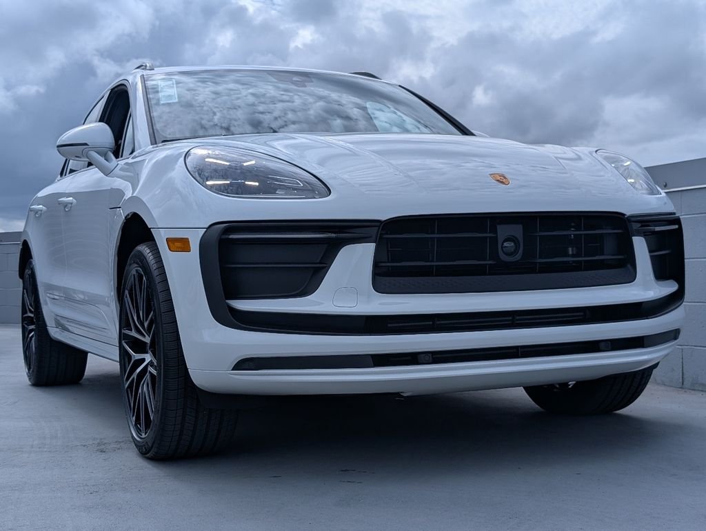 2026 Porsche Macan T - Photo 25