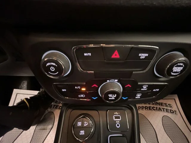 Used 2019 Billet Silver Metallic Clearcoat Jeep Trailhawk image 19