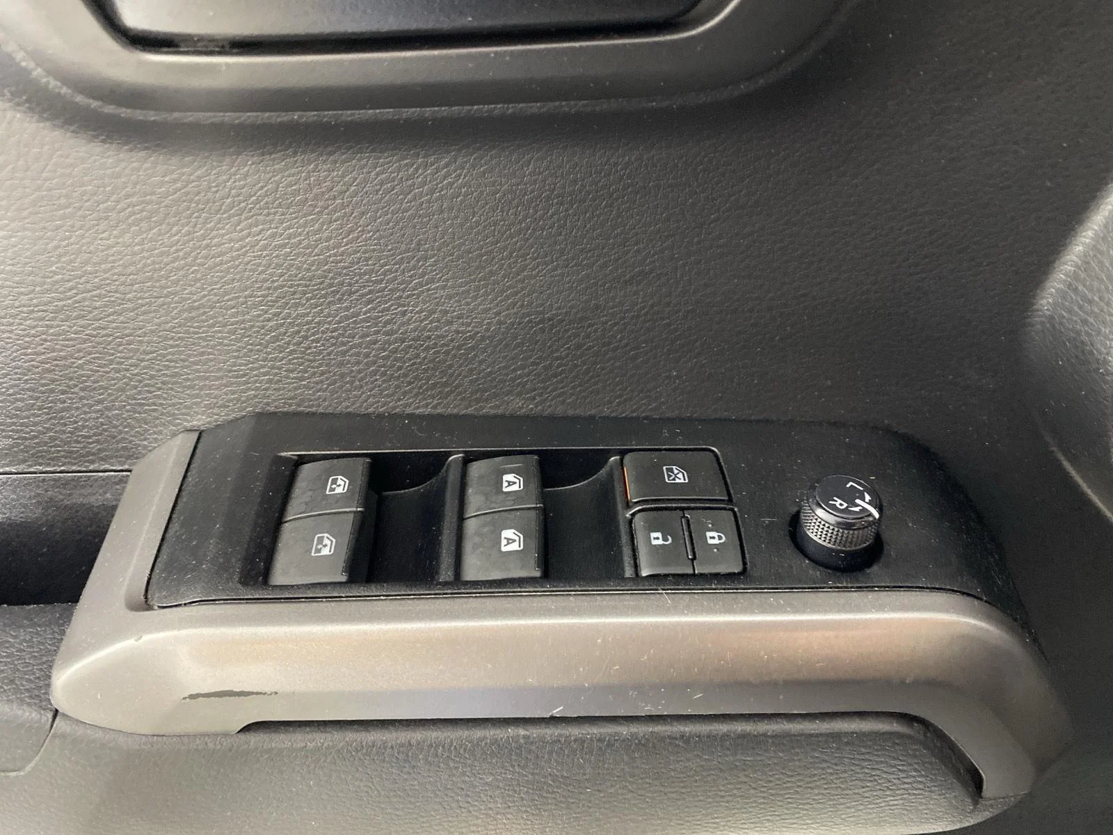 Used 2023  Toyota SR image 12