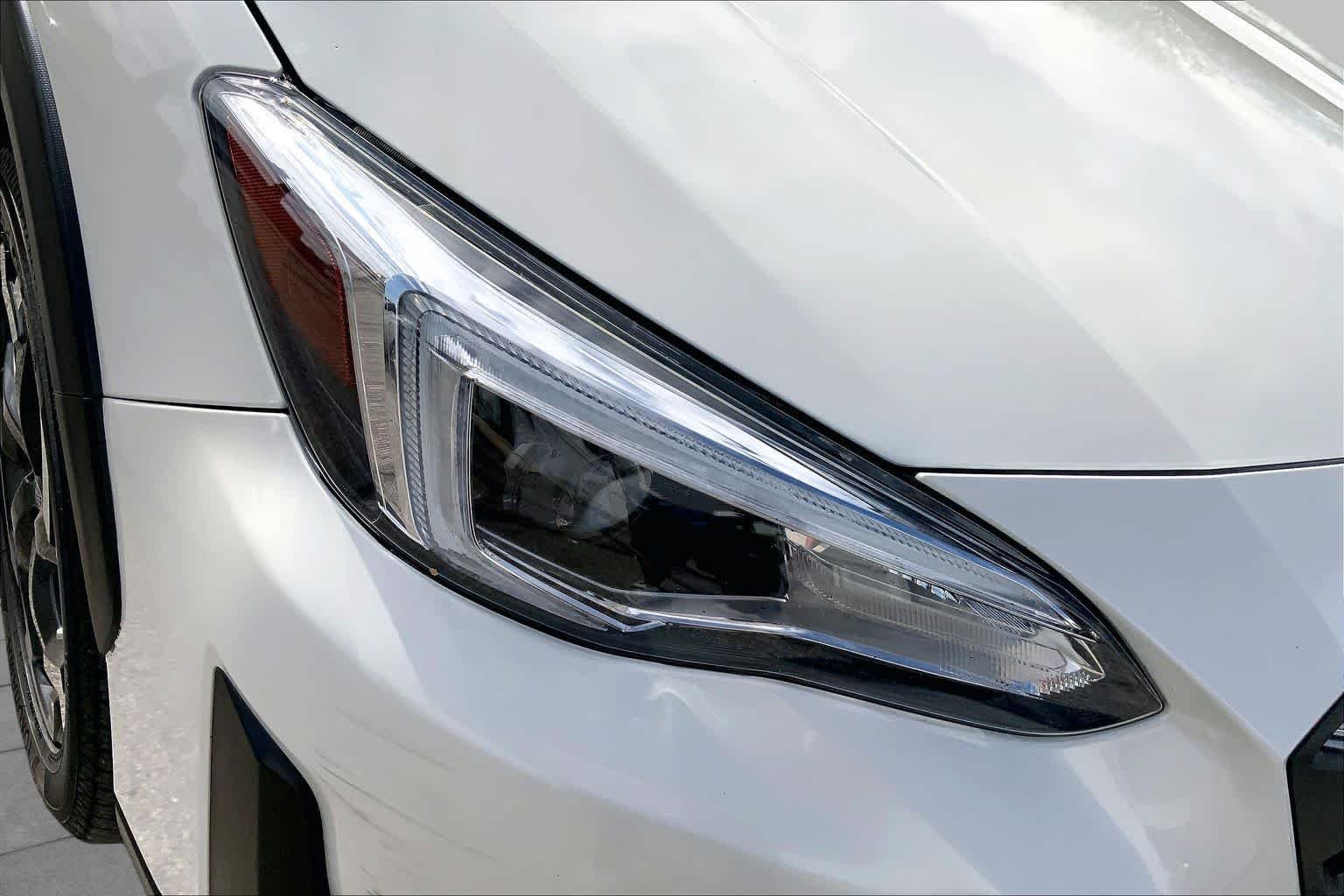 Used 2021 Crystal White Pearl Subaru Limited image 25