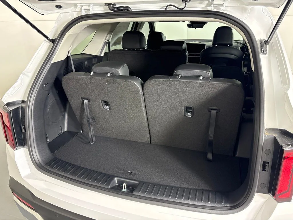 New 2026 White Kia S image 21