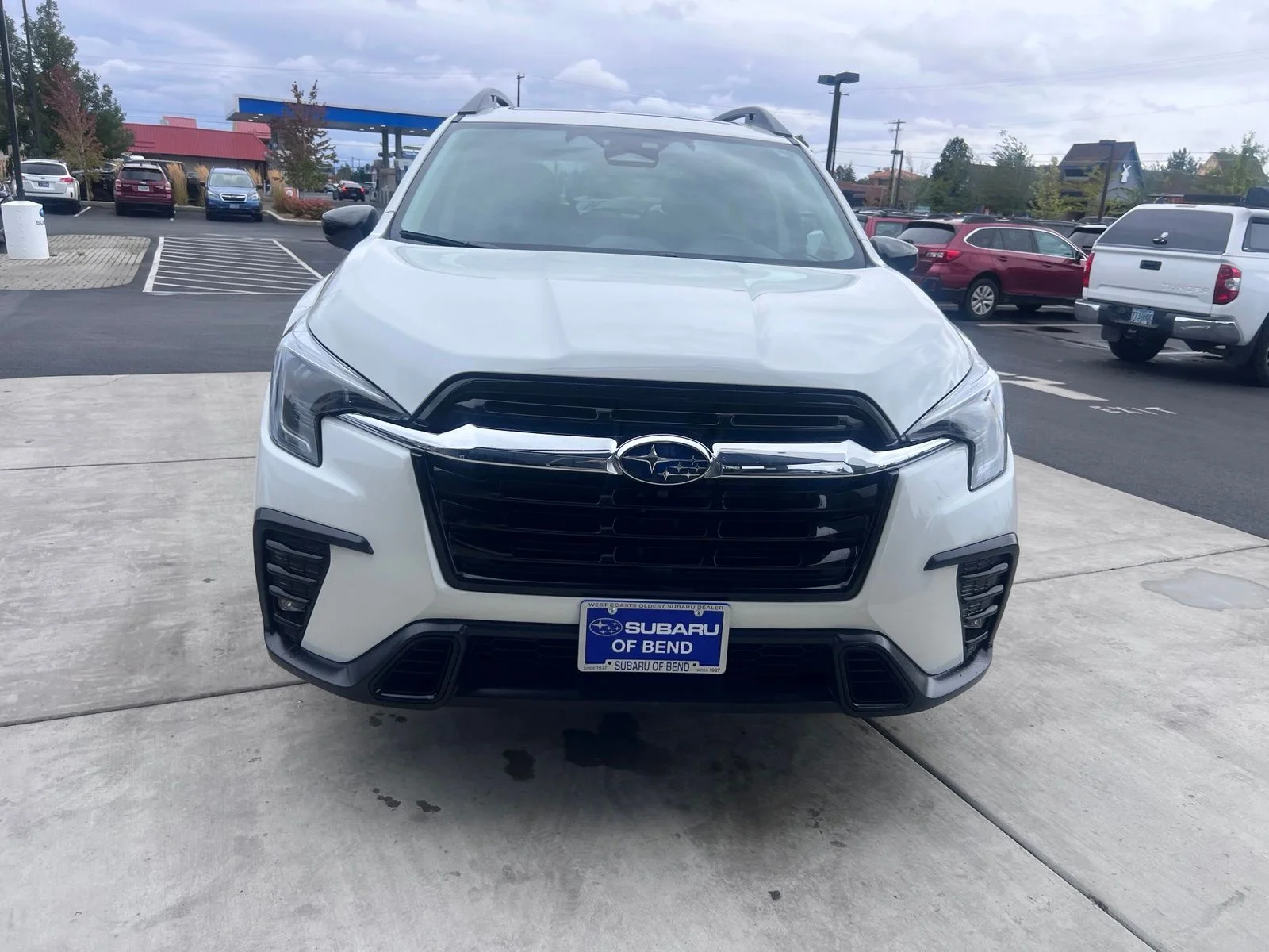 Used 2025 Crystal White Pearl Subaru Limited image 3