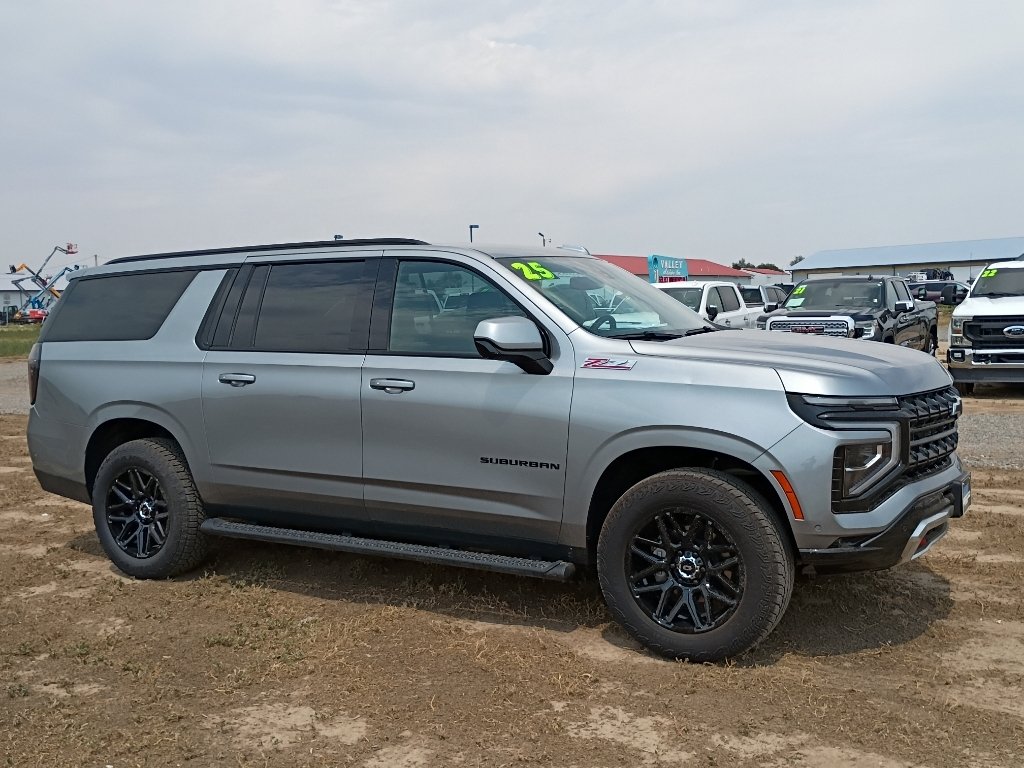 Used 2025 Gray Chevrolet Z71 image 8