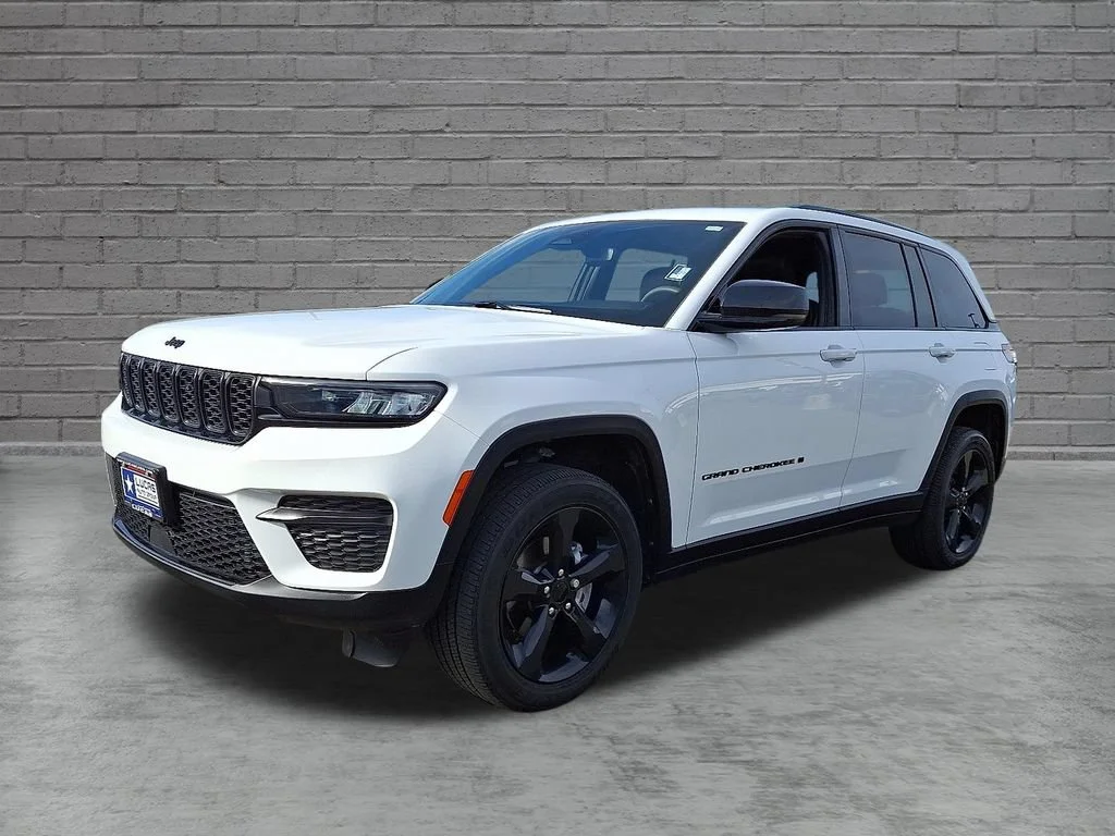 Used 2023 White Jeep Altitude 4x4 image 6