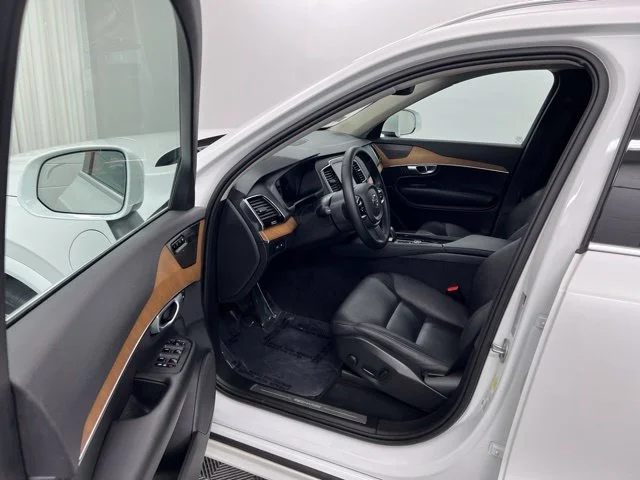 Used 2024 White Volvo T8 Plus Bright Theme 7 Passenger image 12