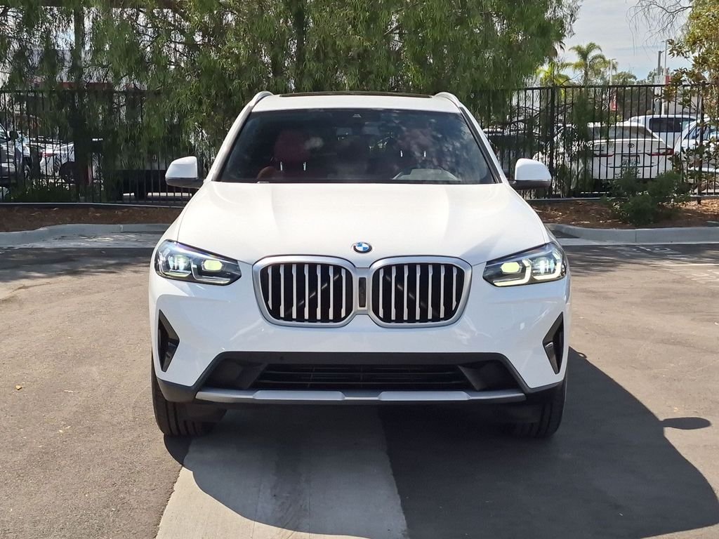 Used 2024 White BMW xDrive30i image 4