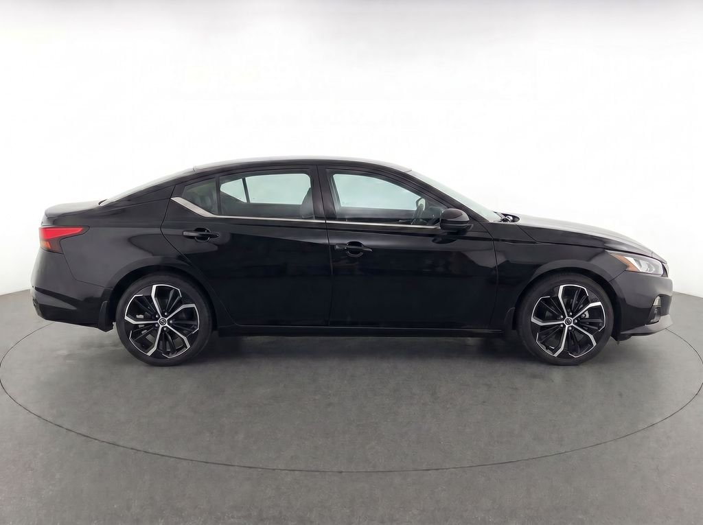 Used 2024 Black Nissan 2.5 SR image 6