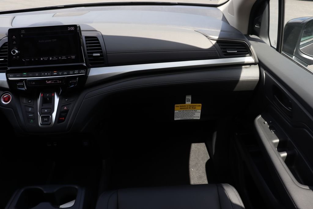 Used 2026 Modern Steel Metallic Honda EX-L image 17