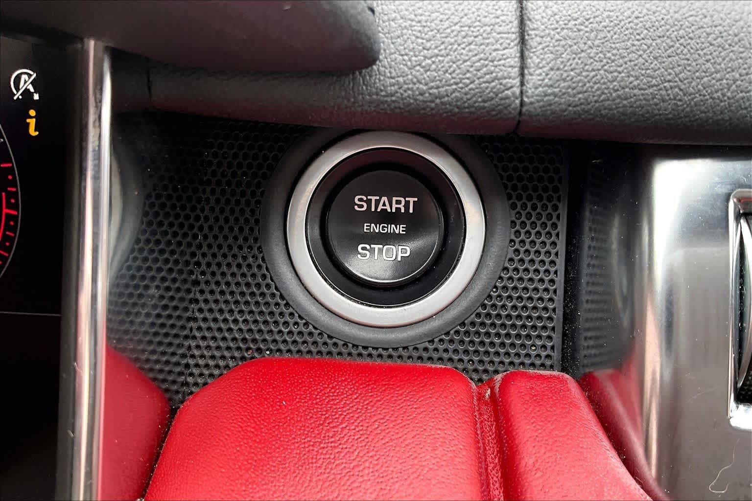 Used 2021 Fuji White Land Rover HSE Dynamic image 32