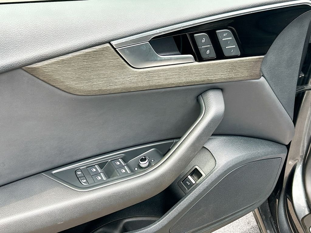 Used 2023 Daytona Gray Pearl Effect Audi S line Premium image 18