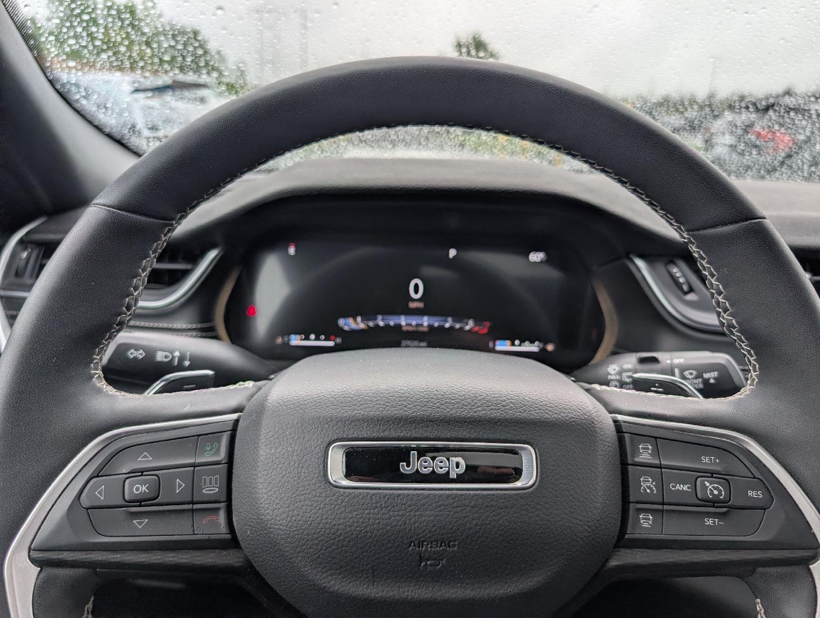 Used 2025 Diamond Black Crystal Pearlcoat Jeep Laredo X image 12