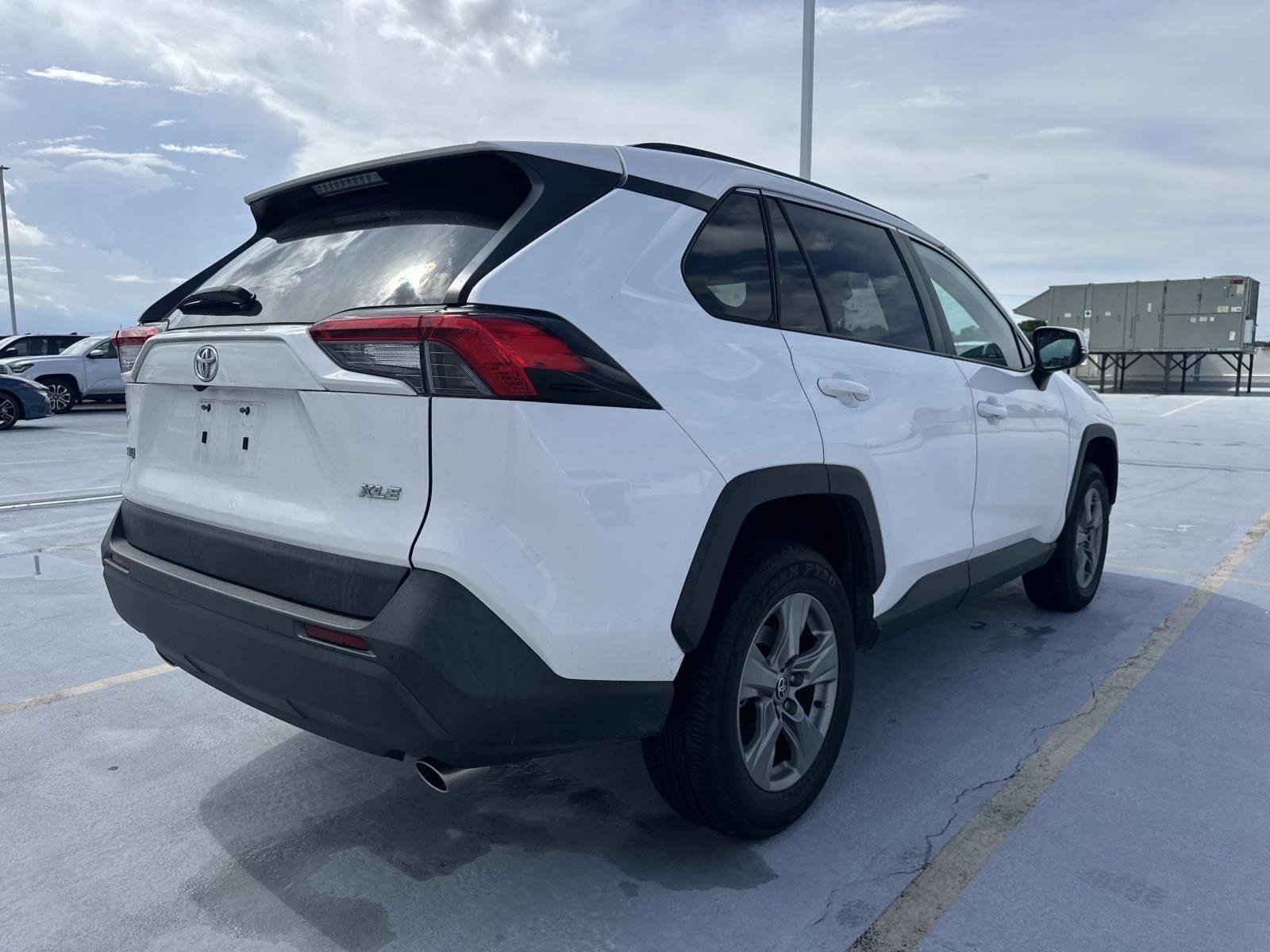 Used 2022 White Toyota XLE image 14