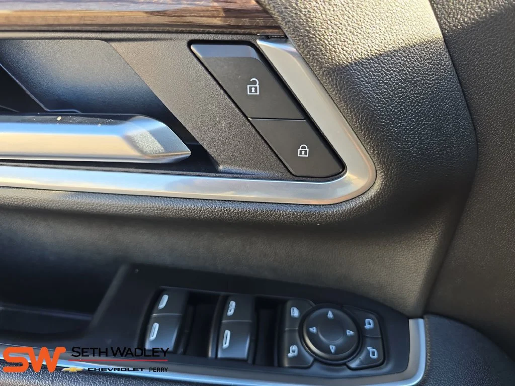 Used 2025 Sterling Gray Metallic Chevrolet LT image 29